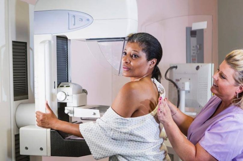 Campanha Outubro Rosa destaca o acesso à mamografia pelo SUS nas unidades de saúde de Búzios.