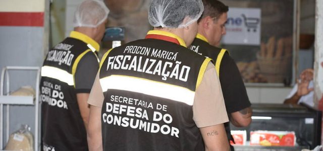 Procon interdita setores de mercado no Marine e descarta 200 kg de alimentos vencidos em operação com a Vigilância Sanitária / foto divulgação