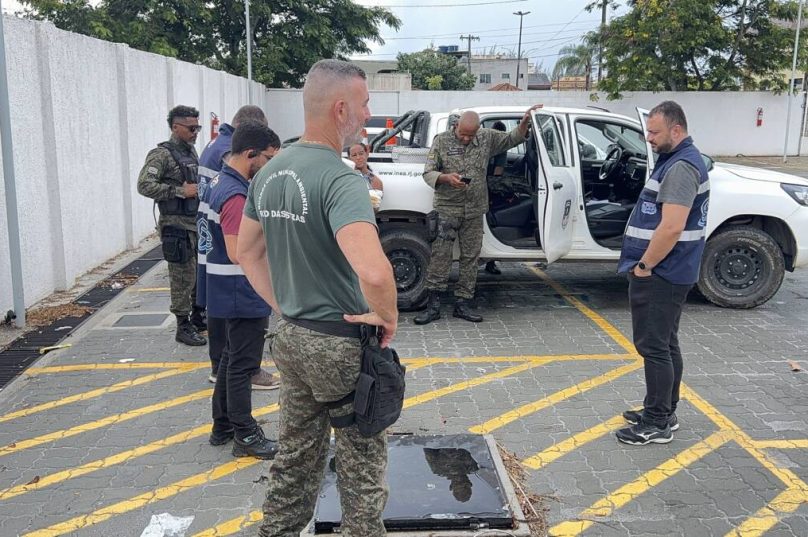 Defesa Ambiental e SAAE autuaram supermercado após denúncia de despejo irregular de esgoto em Jardim Campomar / divulgação