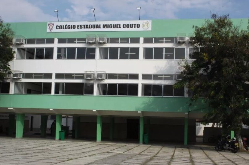 Prêdio fica na traccionmal eu 13 de Novembro, no centro de Cabo Frio