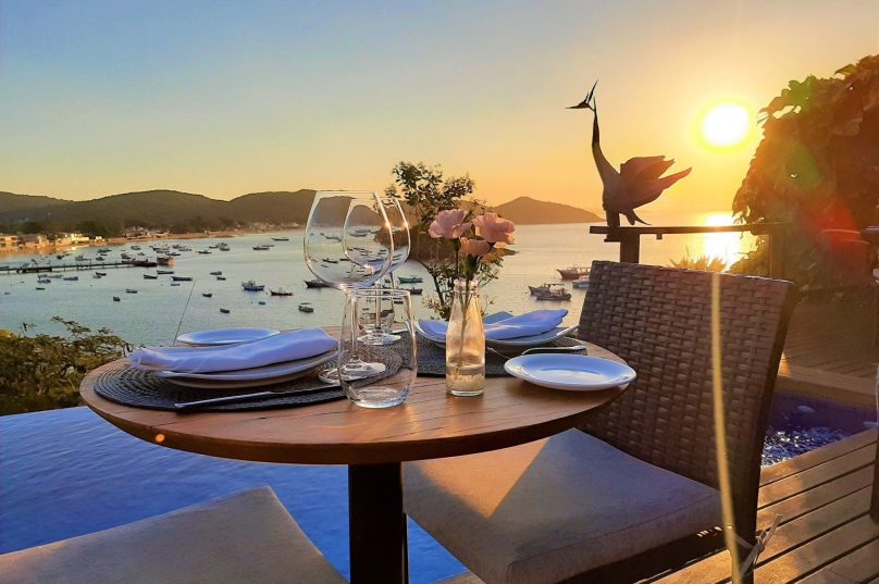Restaurante possui vista panorâmica da Orla Bardot. Imagem: Reprodução | Mistico  Restaurant