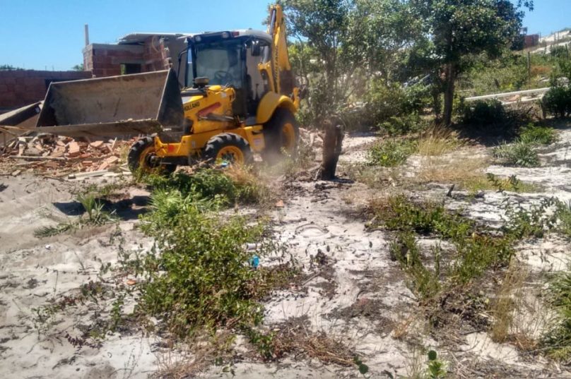 Demolição de contruções irregulares nas Dunas da APA de Massambaba