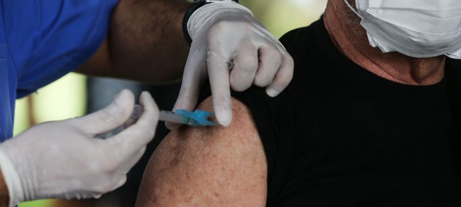 Primeira etapa da campanha da vacinação contra a Influenza será direcionada ao grupo maior de 80 anos. Foto: Reprodução/Agência Brasil