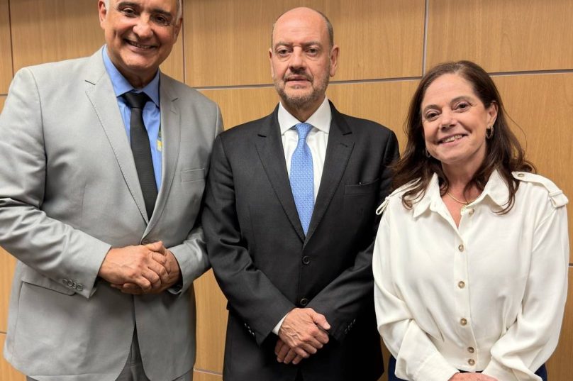 Prefeitos da Região dos Lagos reunidos com o governador em exercício Ricardo Couto no Palácio Guanabara.