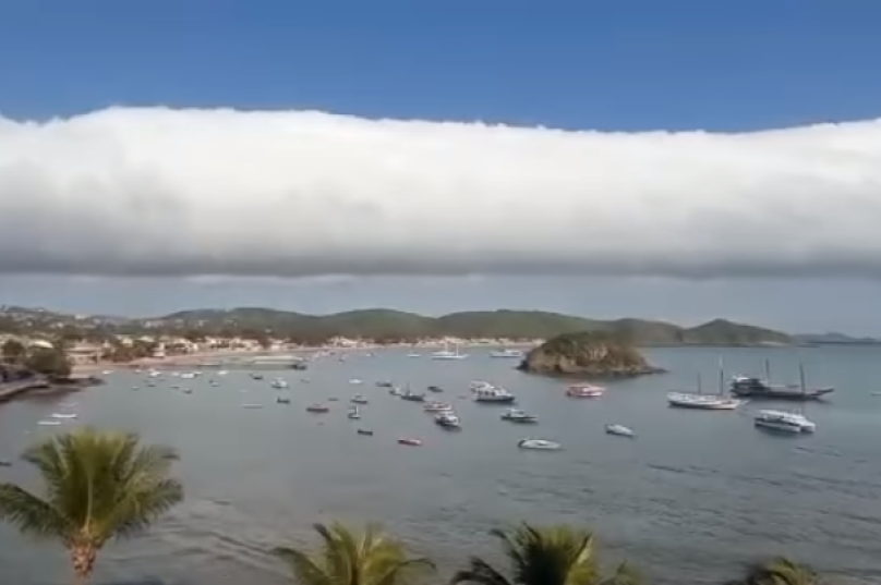 Nuvem de rolo em Búzios.  ???? Hernán Felipe | Folha de Búzios