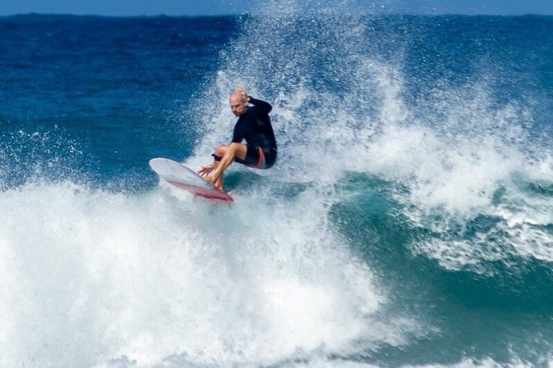 Phil Rajzman retorna às competições no Uruguai Natural Longboard Festival após enfrentar um linfoma. Evento ocorre entre 19 e 23 de fevereiro / foto Yuri Mendes