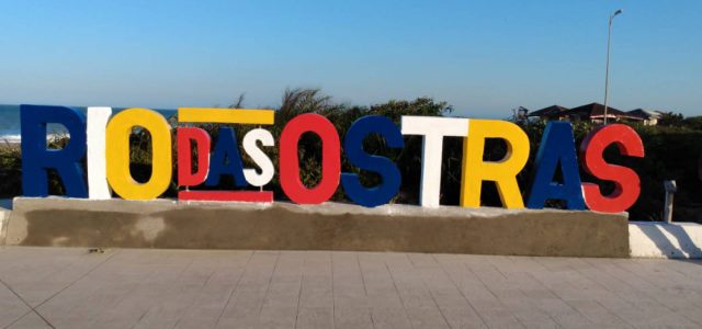 pintura_do_totem_turistico_de_costazul_esta_sendo_realizada_no_local_divulgacao-19093266
