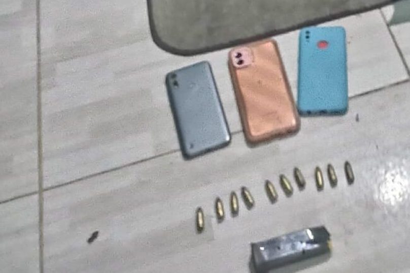 Material apreendido com o líder do tráfico de Maria Joaquina.

Foto Divulgação Polícia