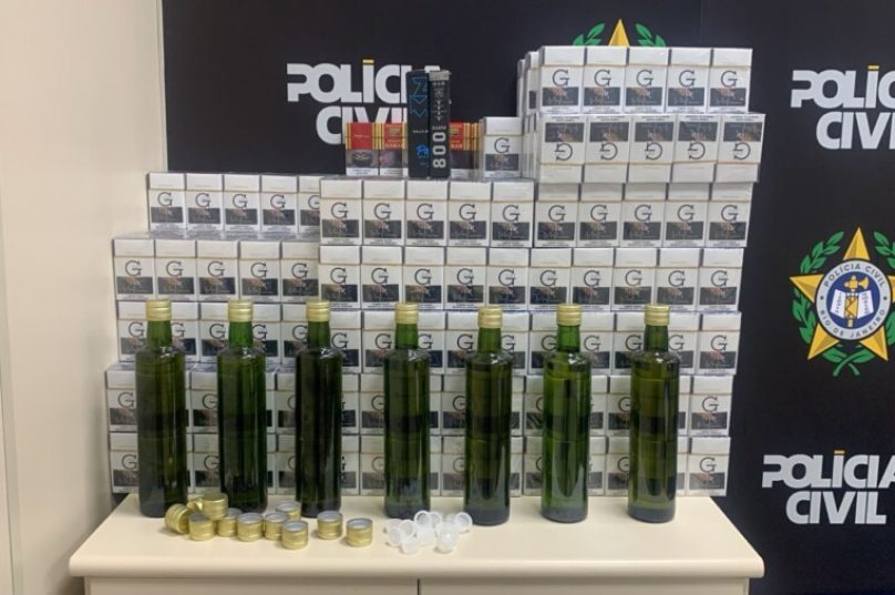 A Polícia Civil fechou um depósito clandestino de cigarros contrabandeados em Rio das Ostras. Uma pessoa foi presa e uma carga de azeite adulterado foi apreendida / foto divulgação