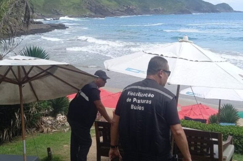 posturas búzios praias