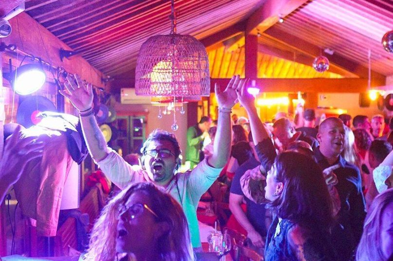 Bailinho do Belli Belli volta em 20/9, 18h às 22h, Belli Belli Praia, DJ, banda, open bar e open food. Ingressos R$ 250 / divulgação