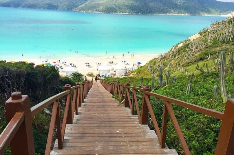 Imagem: Prainha do Pontal do Atalaia | Reprodução