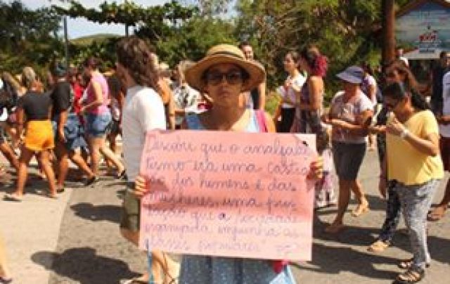 professora luisa passeata ensino medio