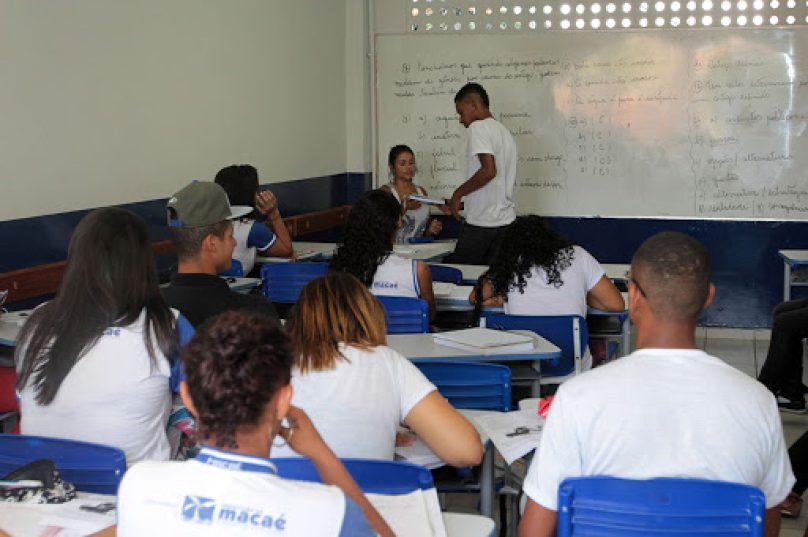 Turma de Correção de Fluxo (aulas para alunos em séries atrasadas e com idade avançada) na Escola Municipal Professora Maria Izabel.Macaé/RJ. Data: 20/03/2015. Foto: Guga Malheiros/Prefeitura de Macaé