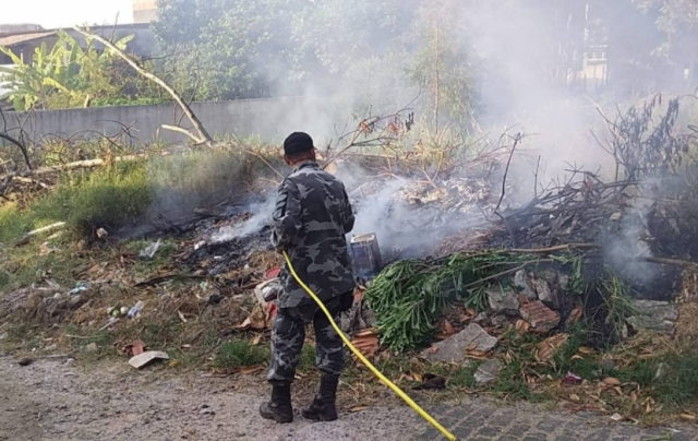 Foco de incêndio em São Pedro da Aldeia. Foto: Reprodução I RC24h