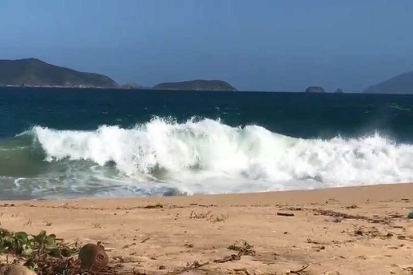 ressaca caravelas búzios