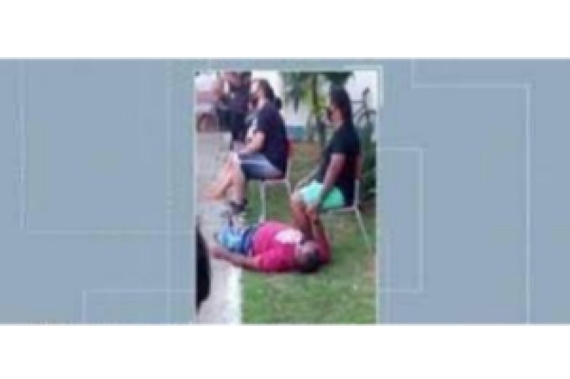 Reprodução das redes sociais mostram pessoas esperando por atendimento em Rio das Ostras  no dia em que a cidade atingiu o máximo em ocupação de leitos