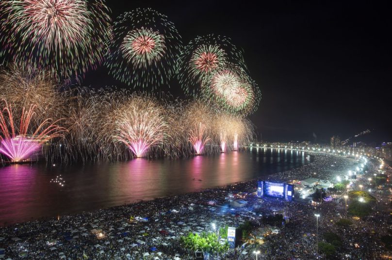 Queima de fogos na praia de Copacabana, Réveillon Rio 2019. Foto Secom Prefeitura do Rio
