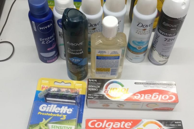 Material apreendido com a acusada de roubar do mercado Extra.