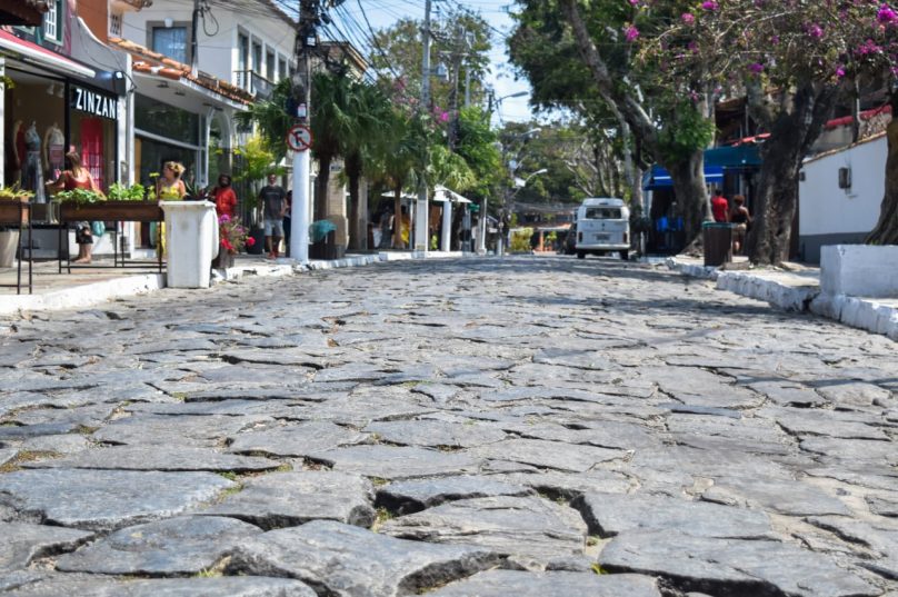 Comércios na Rua das Pedras. Imagem: Matheus Coutinho | Prensa de Babel