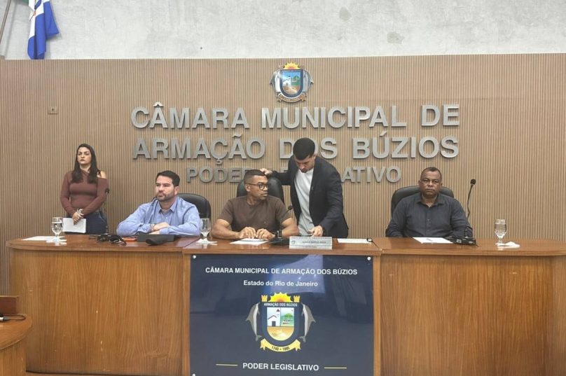 Apresentação do balanço da rede municipal de Saúde de Búzios durante audiência pública na Câmara.