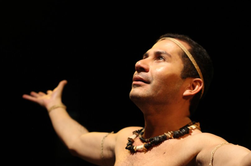 O monólogo foi inspirado no livro “A Guerra dos Tamoios”, de Aylton Quintiliano pelo dramaturgo Ademir Martins. Foto divulgação