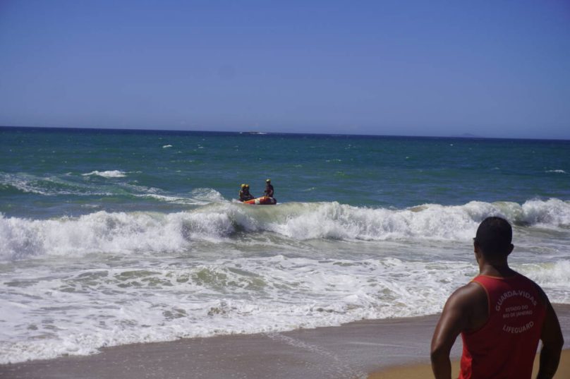 Rio das Ostras tem alerta de ressaca com ondas de até 2,5 m e queda de temperatura mínima a 8 °C nesta quinta (25) / divulgação
