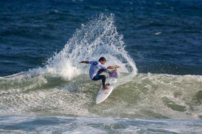 O surfista Ayrton Dylan foi o vice-campeão da primeira etapa e desta vez vai competir em casa. Foto: Martín D'Alessandro