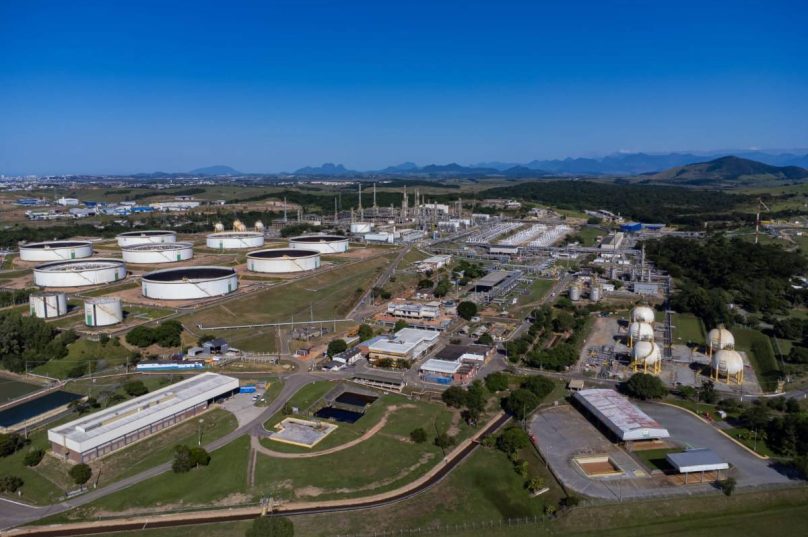 Candidatos são atendidos na Central do Trabalhador de Macaé durante encaminhamento para vagas de emprego.