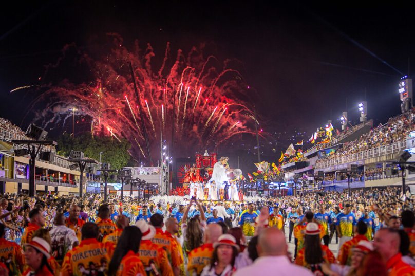 União de Maricá brilha na Sapucaí e entra na disputa pelo Grupo Especial com enredo sobre fé e tradição / foto Bernardo Gomes