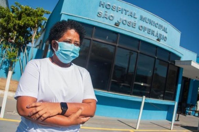 Teresinha da Silva, primeira pessoa em Cabo Frio a ser vacinada contra a Covid-19. Imagem: Divulgação. (Foto: Prefeitura de Cabo Frio)