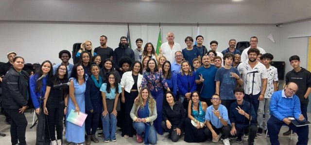 Recital da Escola Villa-Lobos reúne alunos e público em Búzios com shows gratuitos na Praça dos Ossos e escola Darcy Ribeiro / divulgação
