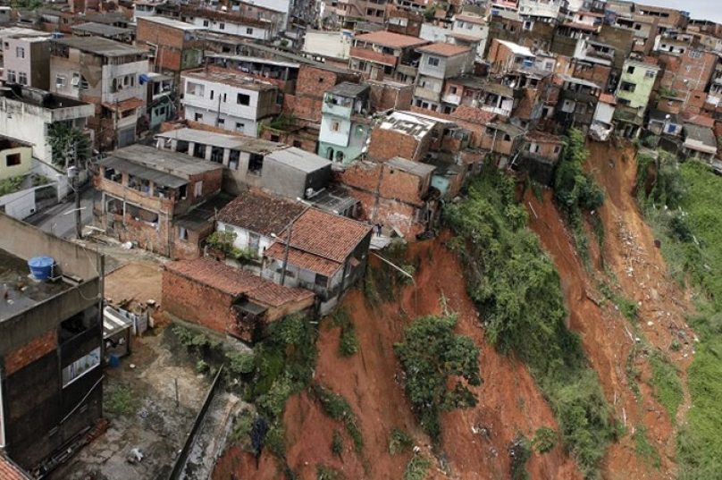 Lei que cria o Programa Morar Seguro é sancionada no Rio e prevê obras em áreas de risco, cadastro de famílias e ações educativas / foto divulgação