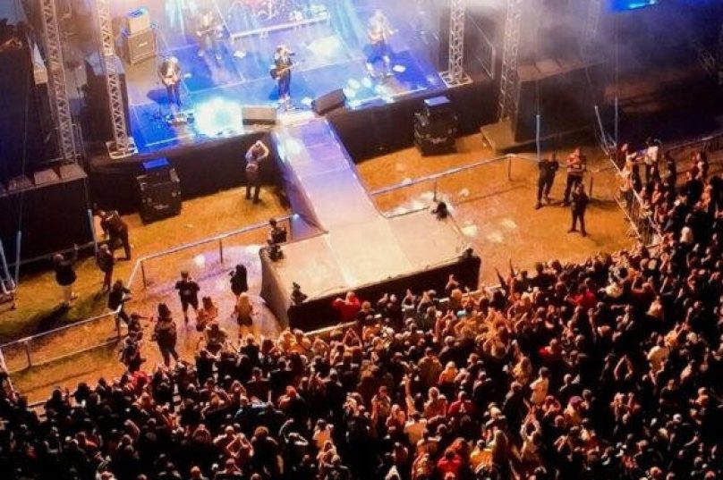 A 12ª edição do Búzios Biker Fest reuniu milhares no Campo do Azul e Branco com música, manobras radicais e turismo / divulgação