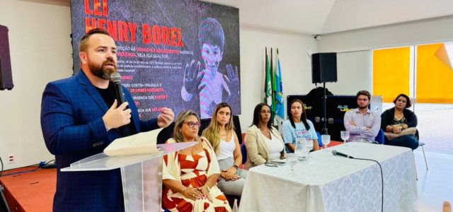 Leniel Borel participa de palestra do Maio Laranja em Búzios e reforça combate à violência infantil. Evento reuniu representantes públicos e comunidade / foto divulgação