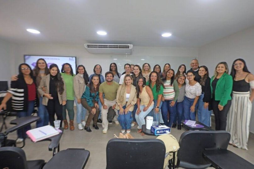 Profissionais de saúde durante início da oferta do Implanon em Búzios
