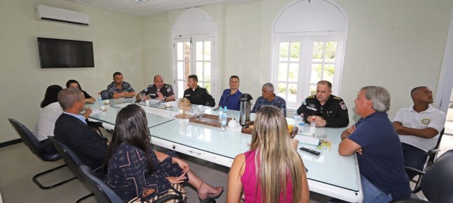 Autoridades conversaram sobre algumas medidas que possam contribuir para a promoção da segurança pública da população do balneário. Foto divulgação.