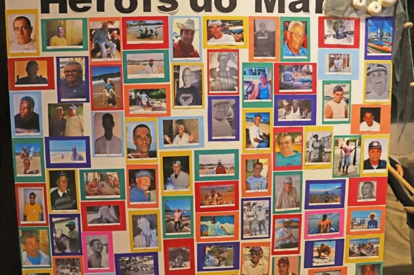 A exposição conta com um mural com fotos dos pescadores do balneário. Foto divulgação