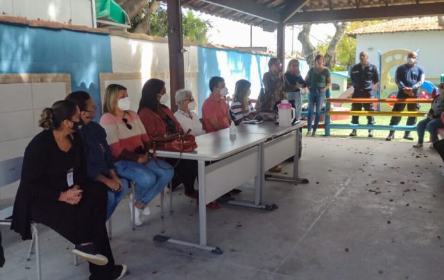 Reunião de esclarecimentos com pais e responsáveis, Educação, Saúde e funcionários da escola aconteceu nesta manhã. Foto divulgação