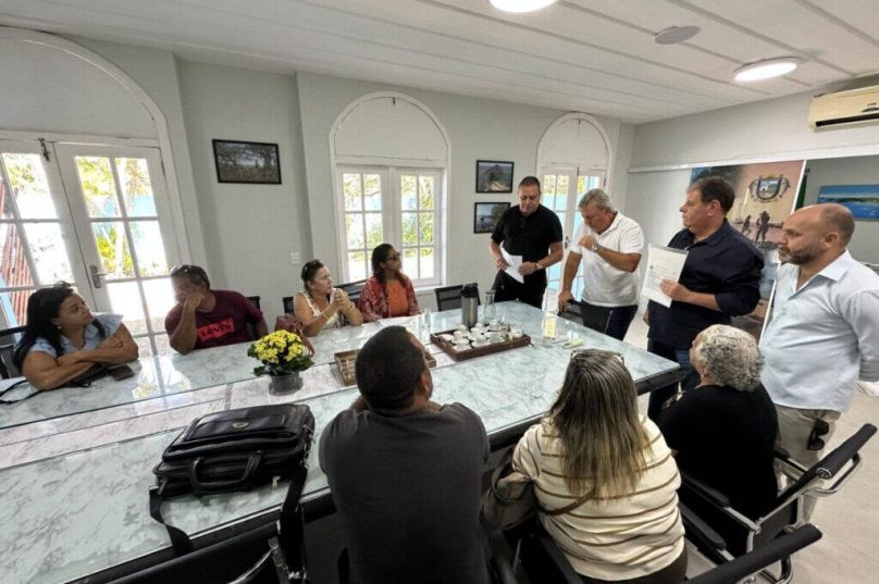 Prefeitura de Búzios discute retirada de barbotes com quiosqueiros de João Fernandes e João Fernandinho após decisão judicial / divulgação