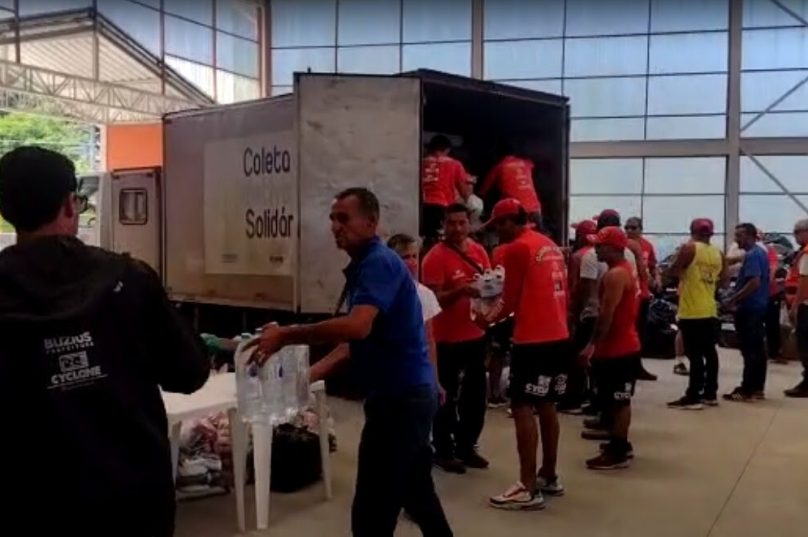 Entre os itens arrecadados estavam alimentos, água, roupas, entre outros itens de necessidades básicas. Foto Prefeitura de Búzios I  divulgação.