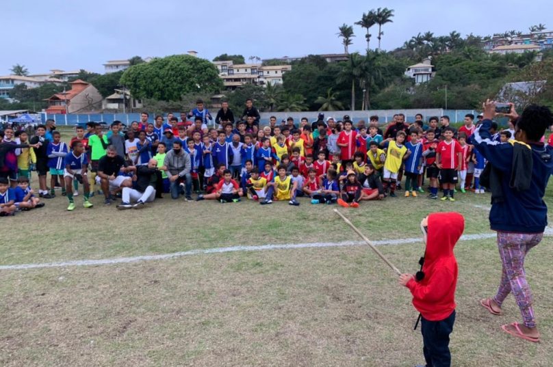 1º jogo de futebol entre os núcleos da Escolinha de Futebol, no Campo da Azul e Branco. Foto: Divulgação