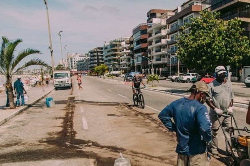 Obras da ciclofaixa da Praia do Forte. Imagem: PMCF | Divulgação