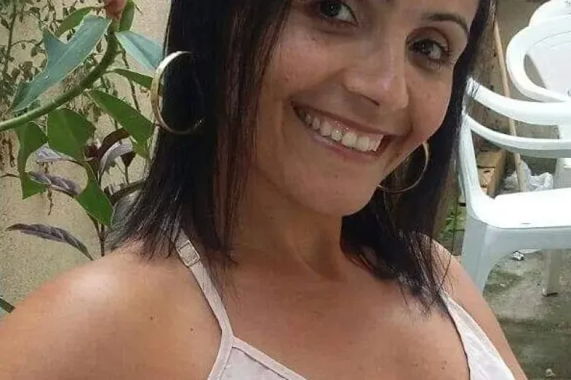 Valéria Matos Ribeiro, vítima de ataque a facadas em Armação dos Búzios, morreu após internação hospitalar.