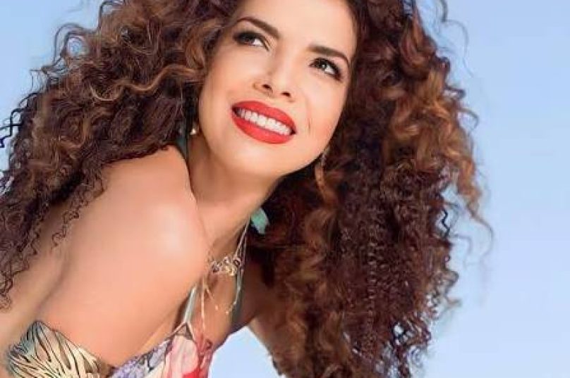 Vanessa da Mata se apresenta no Fishbone em Geribá neste sábado