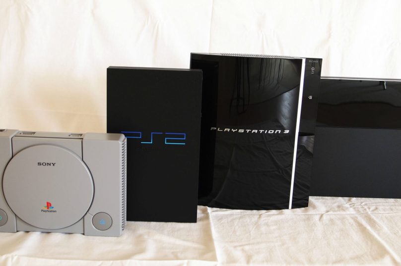 Gerações do vídeo game Playstation. Imagem: Reddit | Reprodução