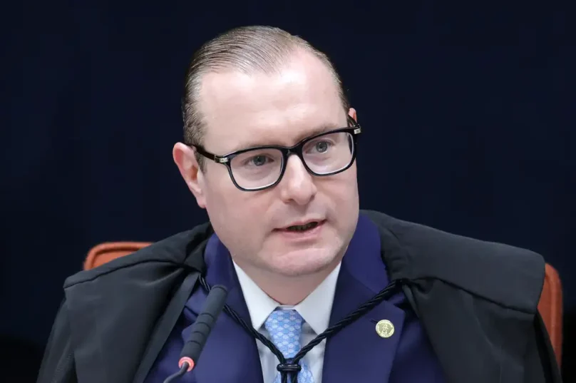 Ministro Cristiano Zanin, do Supremo Tribunal Federal, responsável pela análise da ação sobre o segundo turno no Rio.